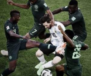 Imagen de Messi marcado por cuatro nigerianos es falsa. Foto cortesía Twitter