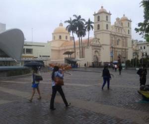 Tegucigalpa amaneció bajo una leve llovizna que hizo descender la temperatura (Foto: Mario Urrutia)