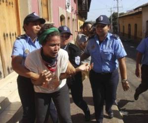 Coppens, de 23 años, es hija de un belga y una nicaragüense, dijo Núñez, quien informó que el padre de la universitaria realiza gestiones diplomáticas para conocer la situación de su hija.