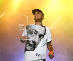 En esta foto del 13 de julio del 2013, el rapero Mac Miller actúa como parte de su gira Space Migration en el Festival Pier en Filadelfia.