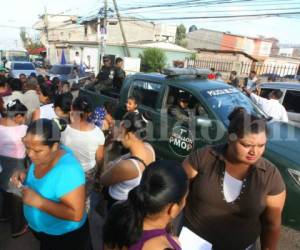 Mimebros de la Policía Militar se encuentran cerca de las centros de votación. Foto: Johny Magallanes