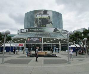 Los Angeles Convention Center dando los ultimos retoques para el gran evento.