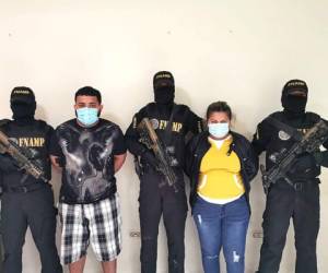 Los detenidos son Josué Alexis Reyes Flores (27) alias 'El Gánster' y Ludis Selenia Cruz (34) alias 'La madre rosa'.