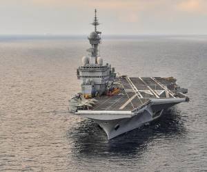 Macron anunció el envío a la región del portaviones de propulsión nuclear Charles de Gaulle.