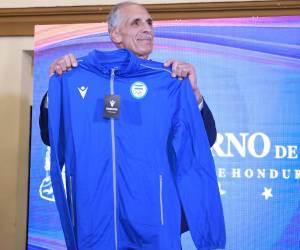 El mandatario elogió a los competidores hondureños por el esfuerzo, la disciplina y el sacrificio para participar en los XXV Juegos Centroamericanos y del Caribe.