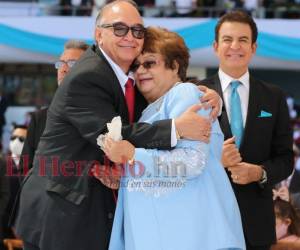 La designada presidencial fue ovacionada tras ingresar al Estadio Nacional bailando, acción que dejó ver su alegría y emoción durante la toma de posesión de Xiomara Castro.