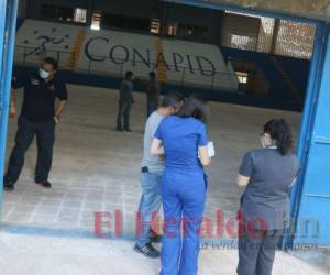 El triaje del CCI fue trasladado a la Villa Olímpica, pero aún no es habilitado. (2) A la Mayangle acuden pacientes de Comayagüela. Foto: Efraín Salgado/Mavin Salgado/El Heraldo