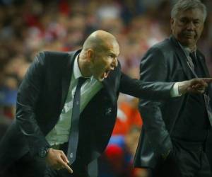 Zidane ya tuvo una oportunidad como entrenador segundo en el primer equipo.