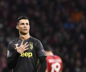 Cristiano Ronaldo sacó su mano con los cinco dedos, esto encendió a los hinchas colchoneros. Foto: AFP