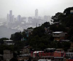 La capital como el resto del territorio nacional está siendo afectado por un sistema de baja presión, que ha dejado lluvias y chubascos constantes. Foto: Johny Magallanes/El Heraldo.