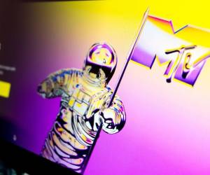 La 42 edición de los MTV Video Music Awards se transmitirá este domingo desde Los Ángeles, con Madonna y Taylor Swift como protagonistas de la noche.