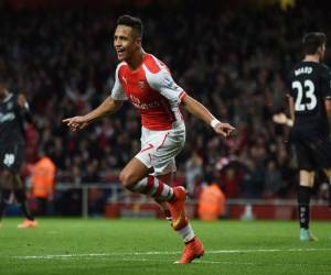 Alexis Sánchez marcó doblete con el Arsenal. / AP