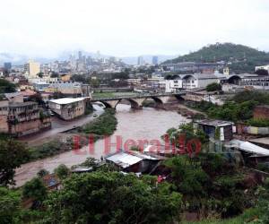 Las autoridades monitorean el nivel del río Choluteca. Foto Johny Magallanes| EL HERALDO