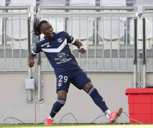 La ‘Panterita’ Albert Elis al minuto 21 puso el segundo de los marines al recibir una contra letal. Foto: AFP