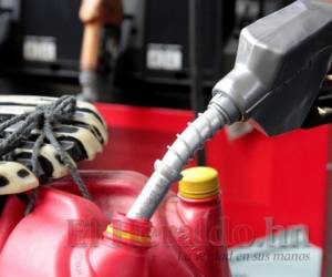 La gasolina superior sigue con la tendencia alcista en el país. Foto: EL HERALDO.