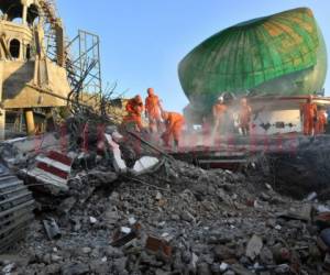 Varias estructuras fueron derribadas por el terremoto que sacudió a Indonesia el fin de semana. Foto AFP