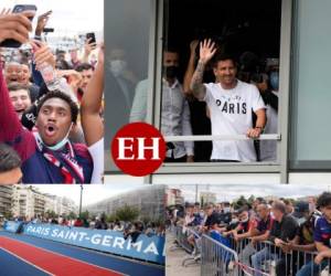 Lionel Messi arribó este martes a París, Francia, donde miles de fanáticos del París Saint-Germain lo esperan entre gritos y lágrimas. Fotos: AFP | AP.