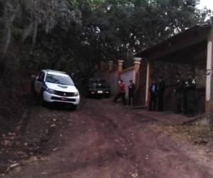 Autoridades policiales llegaron hasta el lugar del hecho para resguardar la escena.