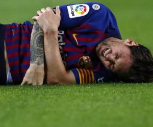 El astro argentino del Barcelona Leo Messi estará unas tres semanas de baja tras sufrir este sábado una fractura en el brazo derecho. Foto: AP