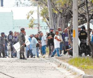 El mandatario manifestó que es urgente que se resuelva la problemática que existe en los centros de internamiento. “La Comisión Interinstitucional de Justicia Penal hizo su trabajo, ya está en el Congreso Nacional, me parece que es el momento oportuno, ya no tardarse más para que el Legislativo inicie ese debate”, dijo Hernández en un comunicado difundido por Casa de Gobierno. Centro renaciendo militarizado por Fusina.
