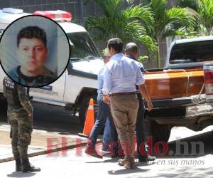 Momento en que los familiares retiraron de la morgue capitalina el cuerpo de Carlos Álvarez con resguardo de elementos militares.