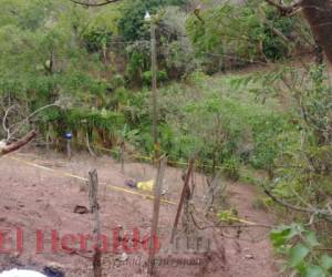 El cuerpo de Ronald Aguirre fue hallado sin vida en un sector solitario de la aldea El Chimbo, Santa Lucía. Foto Alejandro Amador / EL HERALDO
