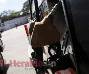 Una nueva rebaja experimentarán los combustibles en el país. Foto: EL HERALDO.