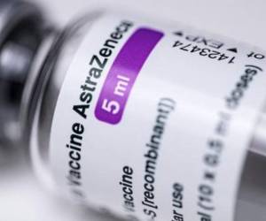 Diez posibles caos de coágulos en Holanda tras vacunación con AstraZeneca.