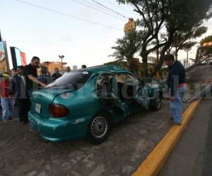 En este carro se conducía José de la Rosa quien falleció producto del impacto. Foto: Alex Pérez