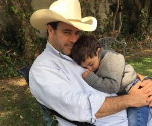 El actor pretende lanzarse en las elecciones de 2018. Fotos: Instagram: Eduardo Capetillo.