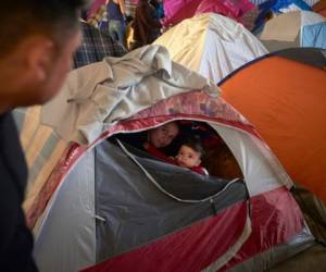 Los migrantes que esperan asilo por parte de Estados Unidos han sido devueltos a México. Foto: AP