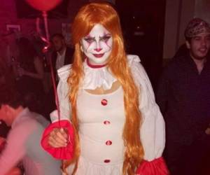 La guapa presentadora de Canal 11, Samantha Velásquez, decidió disfrazarse en este Halloween del famoso payaso de IT ¿Qué te parece esta versión sexy? Foto: Instagram
