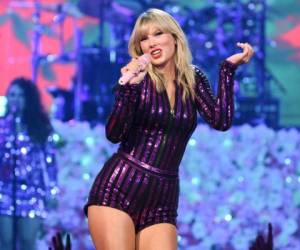 En esta fotografía del 10 de julio de 2019, la cantante Taylor Swift se presenta en el concierto Prime Day de Amazon Music en el Hammerstein Ballroom de la ciudad de Nueva York.