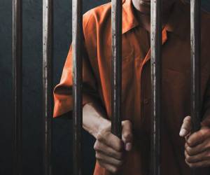 Tribunal de Ecuador impone casi 30 años de cárcel a pareja por abuso de una adolescente.