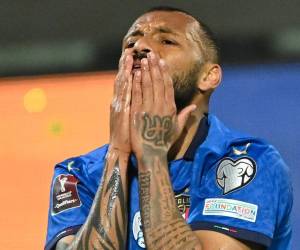 El delantero italiano Joao Pedro reacciona al final del partido de fútbol de la eliminatoria de clasificación para la Copa Mundial 2022 entre Italia y Macedonia del Norte, el 24 de marzo de 2022 en el estadio Renzo-Barbera en Palermo.