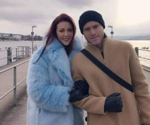 Fernanda Carrillo junto a su novio Erik Hayser.