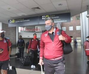 Diego Vazquez al momento de llegar al aeropuerto Internacional de Toncontín.