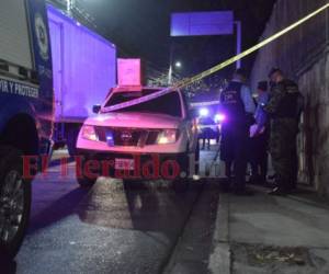 El hombre fue asesinado en el interior de este vehículo. Foto: Estalin Irías/EL HERALDO.