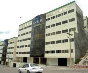 La deuda de estos clientes asciende a 10,141 millones de lempiras; el gobierno adeuda 2,542 millones, los altos consumidores 1,309 millones y los de mediano y bajo consumo 6,289 millones.