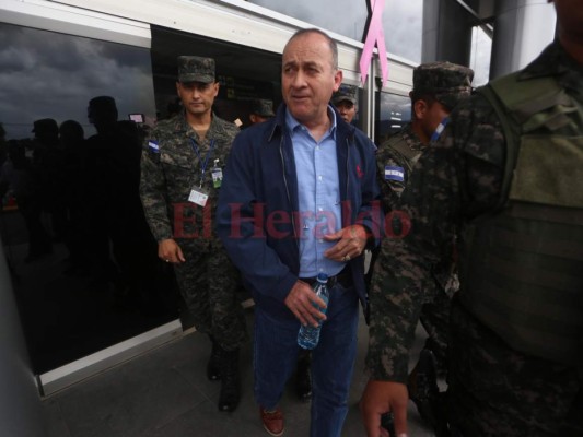 El jefe de las FF AA, René Ponce, brindó ayer declaraciones en el aeropuerto Toncontín.