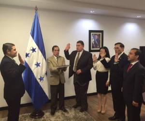 El presidente Juan Orlando Hernández juramentó la noche de este jueves a tres nuevos cargos en el gobierno de Honduras.