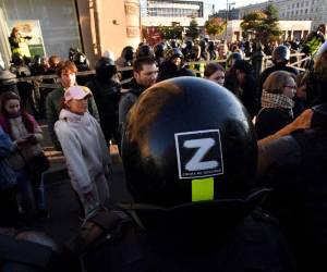 Volodimir Zelenski, se dirigió directamente a los rusos en su lengua, su mensaje llegaba solo horas después de que Rusia endureciera las penas por rendición voluntaria y por deserción en sus filas tras ordenar esta semana la movilización parcial de su población.