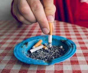 Dejar de fumar puede ayudar a las mujeres a vivir una década más según un estudio realizado por The Lancet.