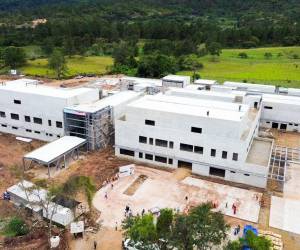 Las autoridades del gobierno realizaron una supervisión de los avances en la construcción del hospital de Salamá, Olancho.