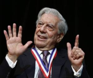 Mario Vargas Llosa es un escritor peruano, de 82 años de edad, ganador del premio Nobel de Literatura. (AFP)