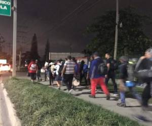 Los hondureños se reunieron en la terminal metropolitana de autobuses de la capital industrial.