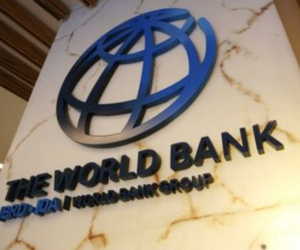 El consejo de administración del Banco Mundial aprobó el lunes un programa de ayuda adicional inmediata para Ucrania.