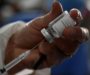 Varios países de Europa han suspendido la vacunación con AstraZeneca, entre estos Francia, Alemania, España e Italia, por temor a coágulos sanguíneos u otros efectos secundarios. Foto: AFP