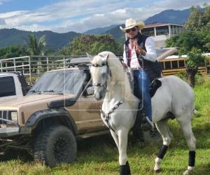 Elmer Méndez, reconocido comerciante de ganado, fue hallado asesinado la mañana de este domingo en el municipio de Catacamas, luego de haber sido reportado como desaparecido por sus familiares horas antes. Aquí los detalles de este crimen: