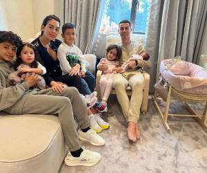 La emotiva fotografía generó miles de reacciones en redes sociales.